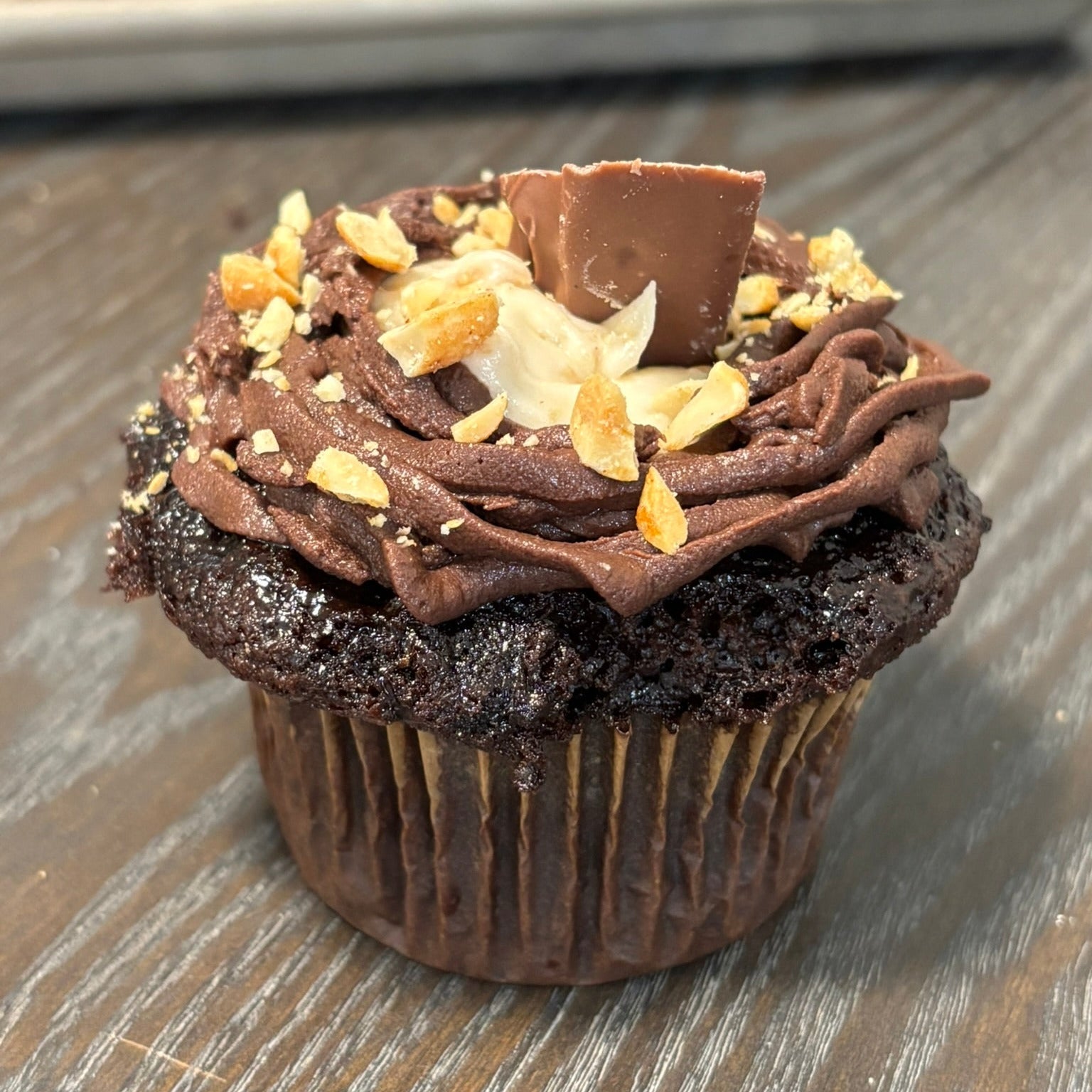 Chocolate & Peanut Cupcake (6pk)